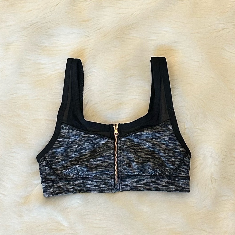Lululemon Women's Black and Gray Sports Bra